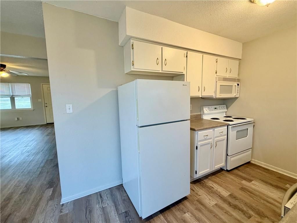 400 A-B NE WESTWIND Drive — photo 13