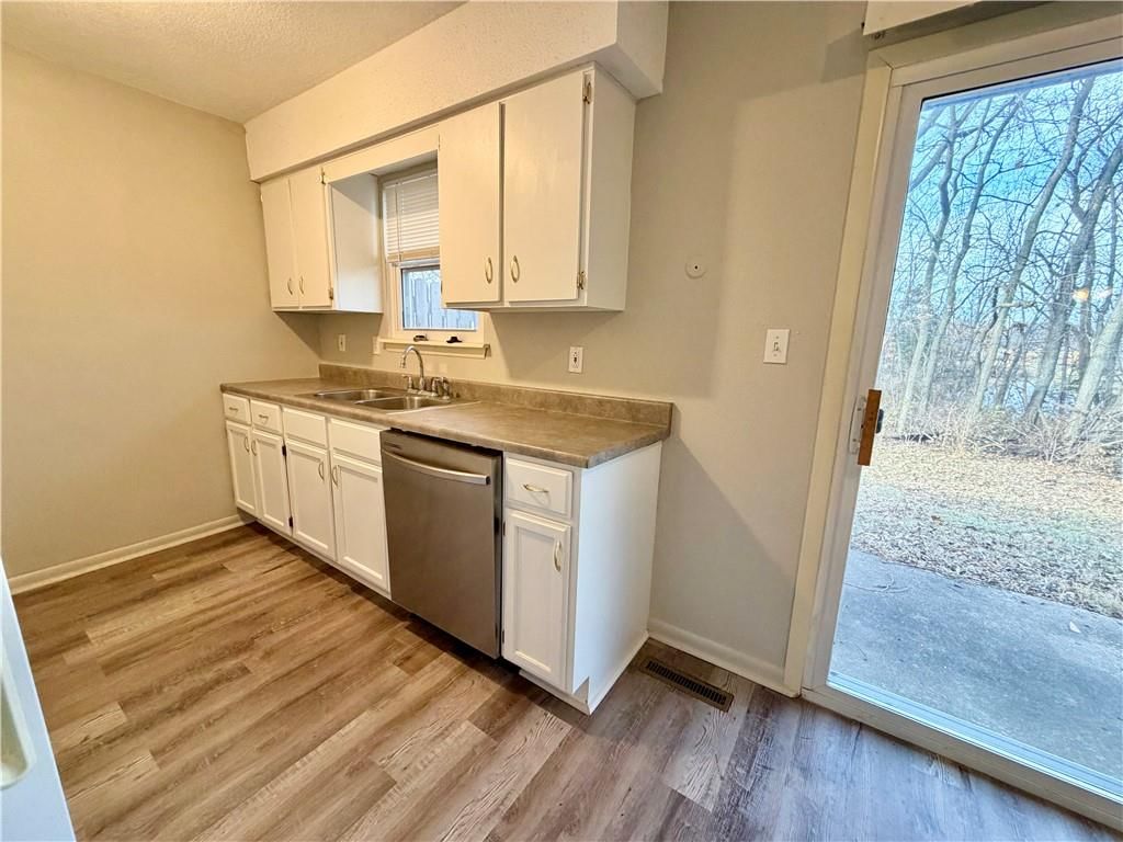 400 A-B NE WESTWIND Drive — photo 14