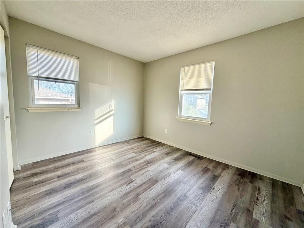 400 A-B NE WESTWIND Drive — photo 15