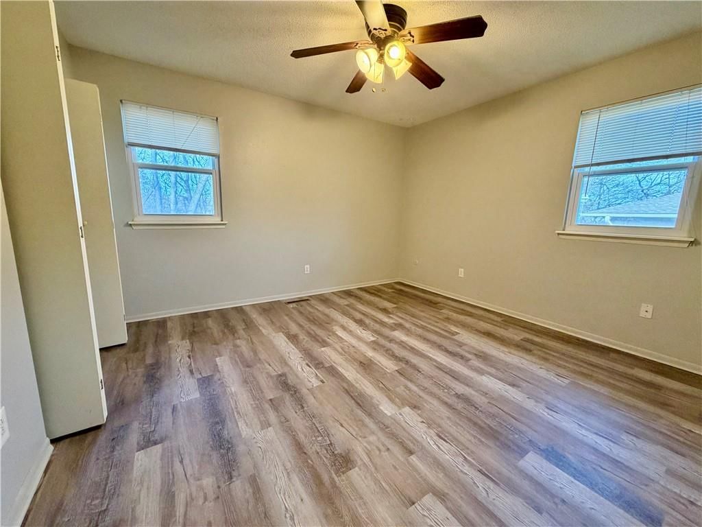 400 A-B NE WESTWIND Drive — photo 17