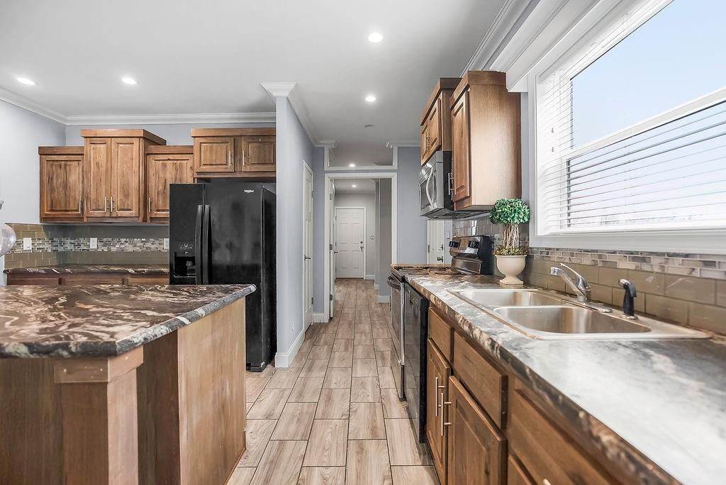 904 E Wilson Street — photo 7