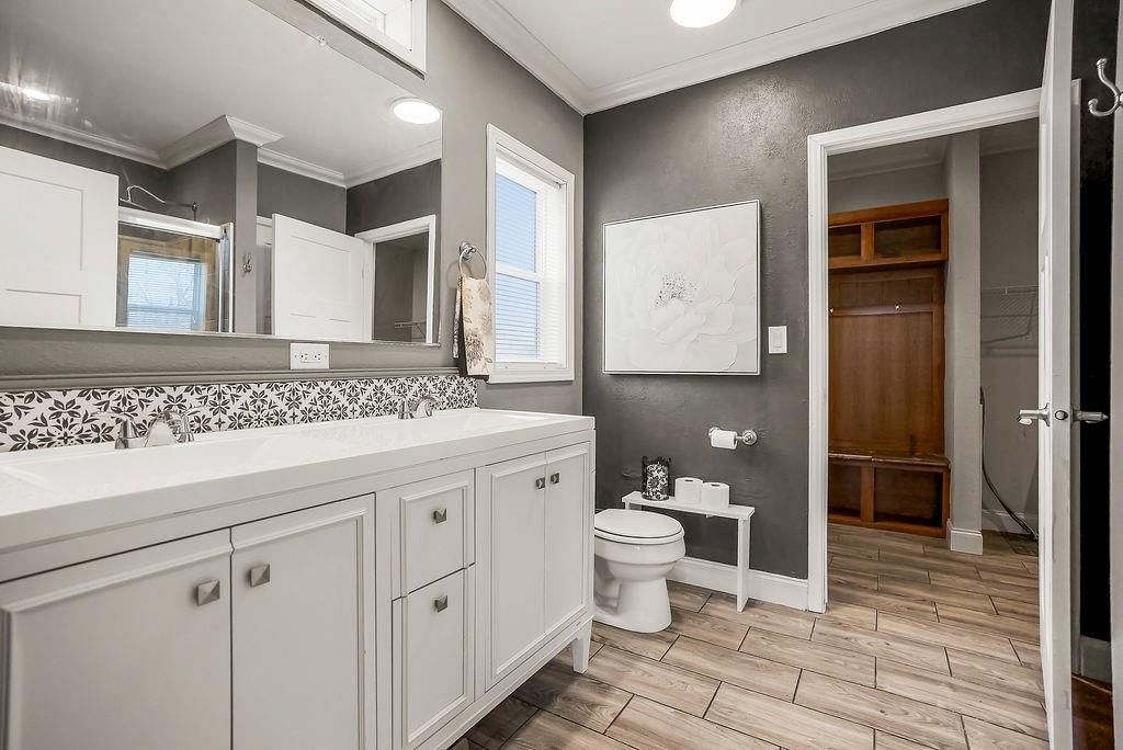904 E Wilson Street — photo 22