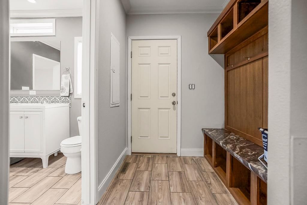 904 E Wilson Street — photo 25