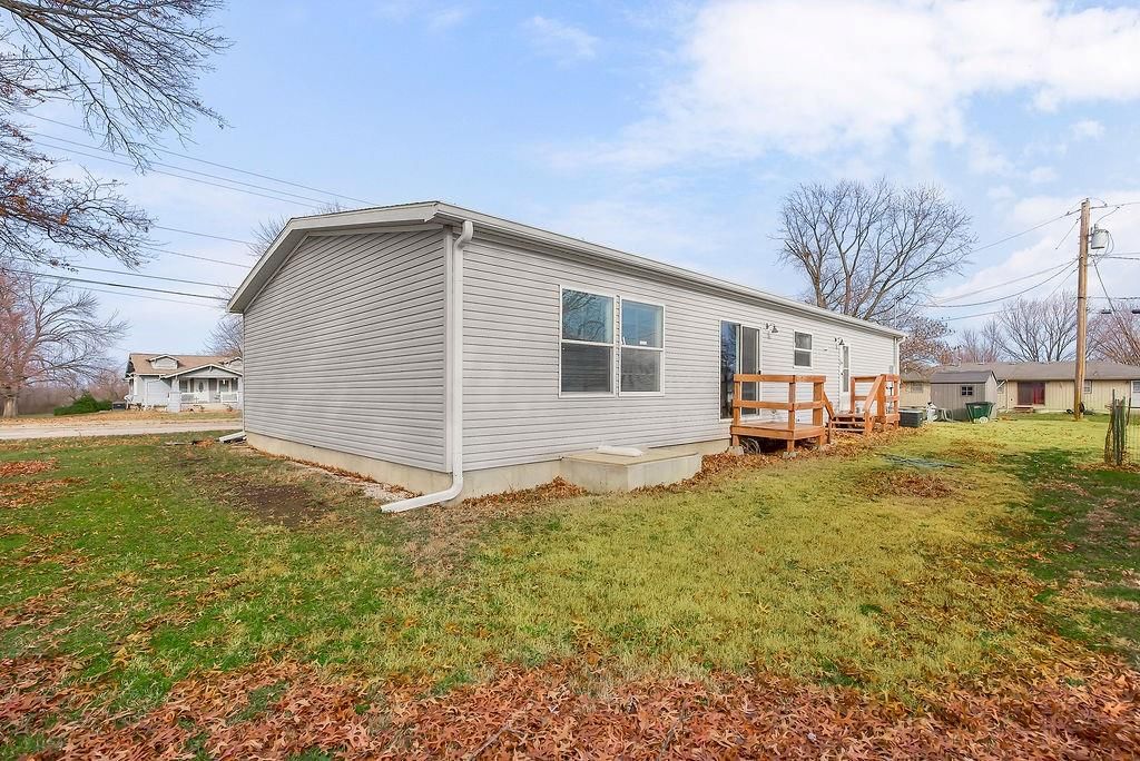 904 E Wilson Street — photo 26