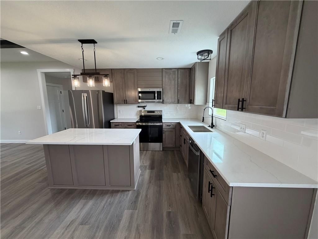 207 W 2nd Street — photo 12
