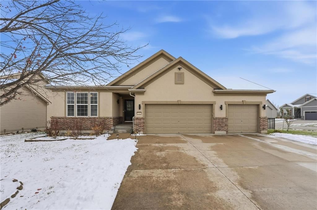1021 SW Cheshire Drive, Lee's Summit, MO