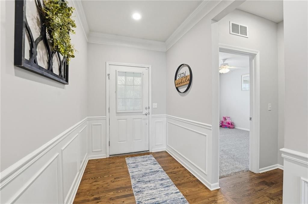 1021 SW Cheshire Drive — photo 4