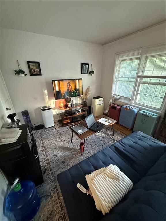 1132-1134 Everett Avenue — photo 3