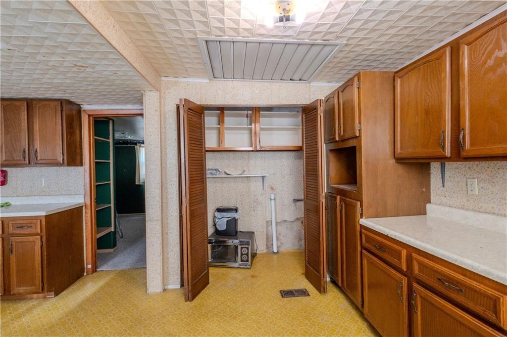 1104 W 4th Street — photo 32