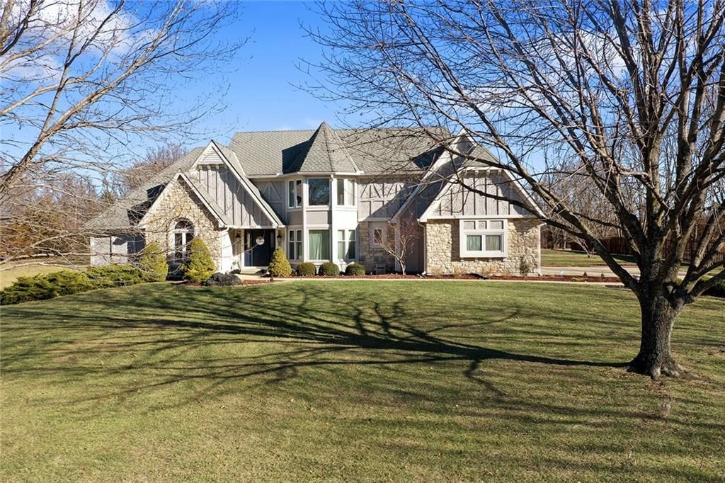 8917 Lambert Drive, Lee's Summit, MO