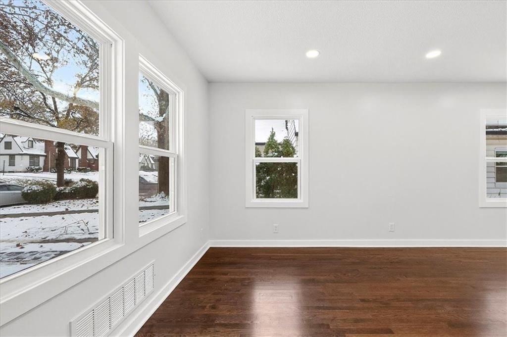 7520 Grand Avenue — photo 2