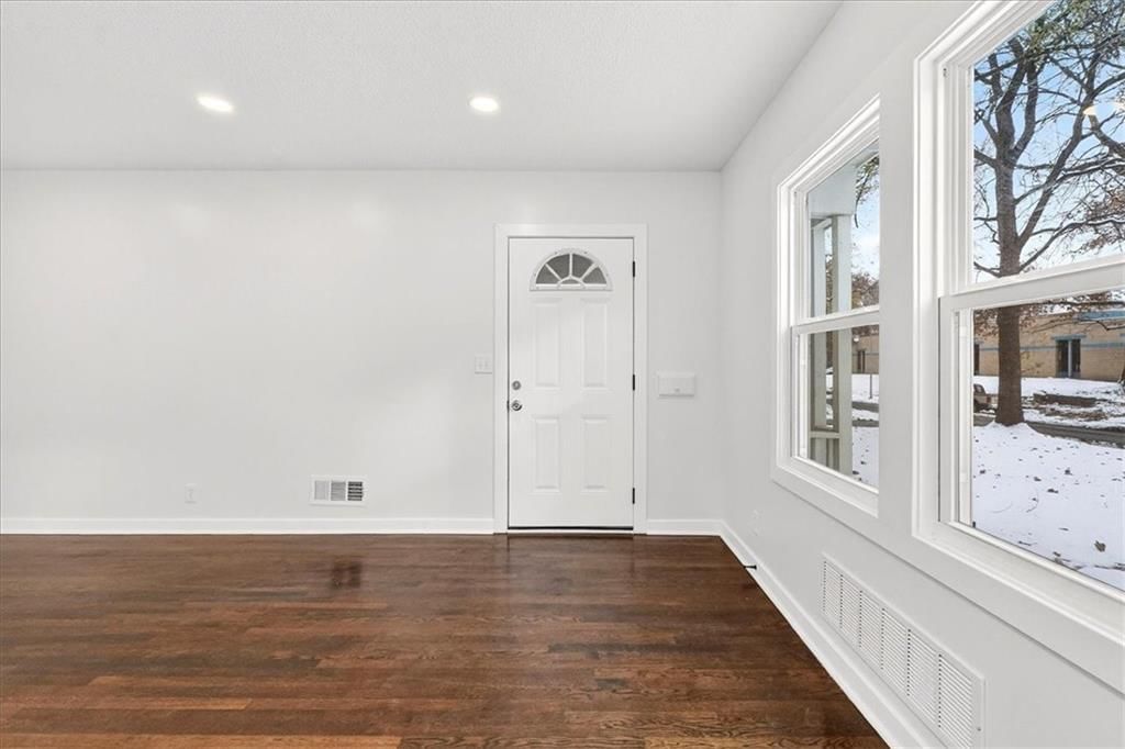 7520 Grand Avenue — photo 3