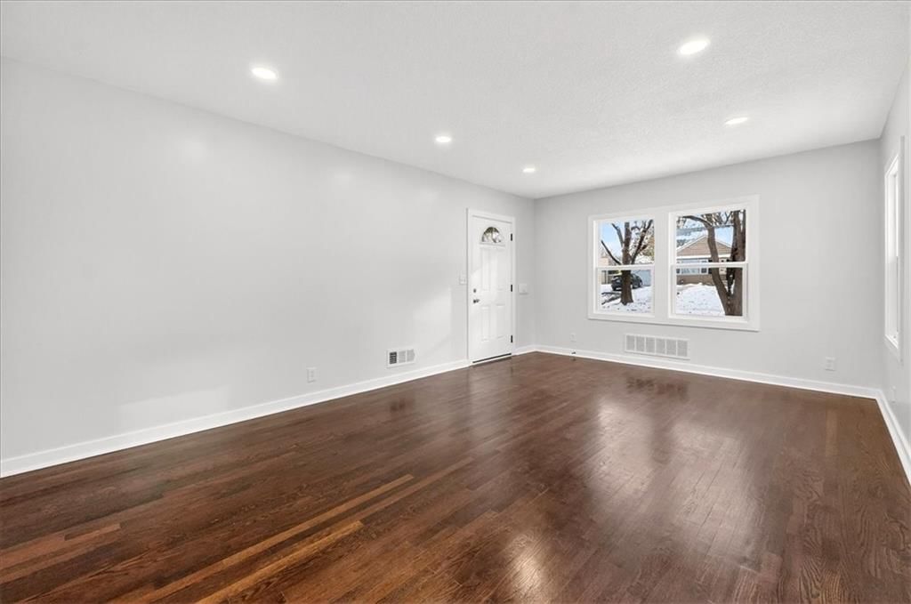 7520 Grand Avenue — photo 5