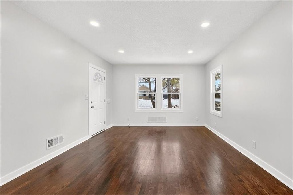 7520 Grand Avenue — photo 6
