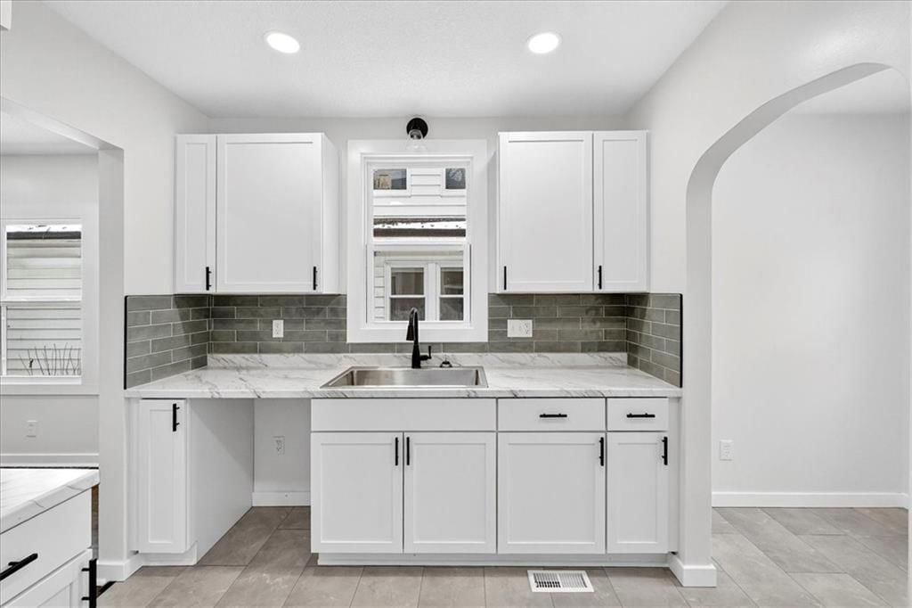 7520 Grand Avenue — photo 12