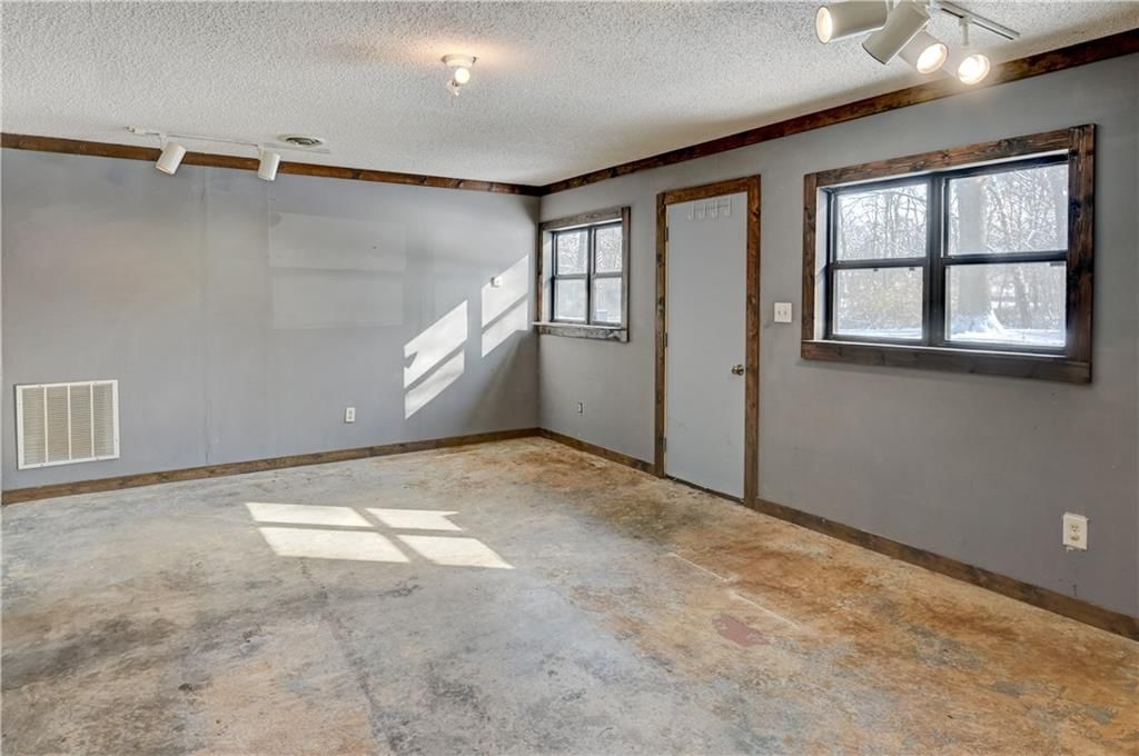 10 Bluebird Drive — photo 47