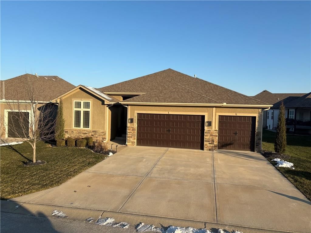 1700 NE Parkwood Drive, Lee's Summit, MO
