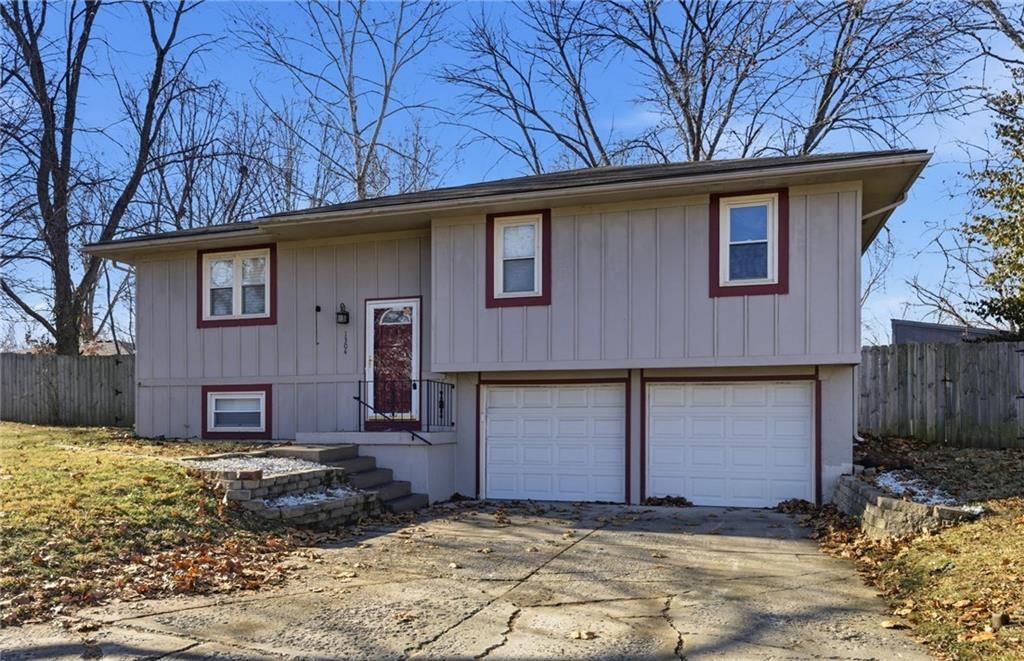 1304 SE Queens Court — photo 3
