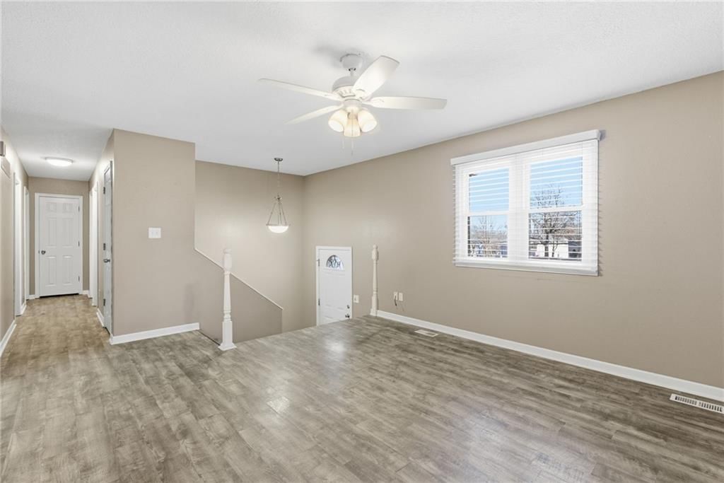 1304 SE Queens Court — photo 5