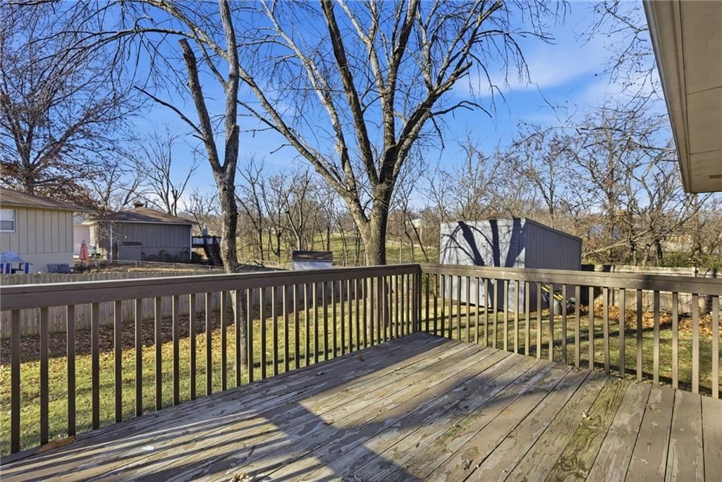 1304 SE Queens Court — photo 25