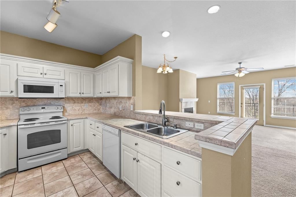 5245 Overland Drive — photo 9