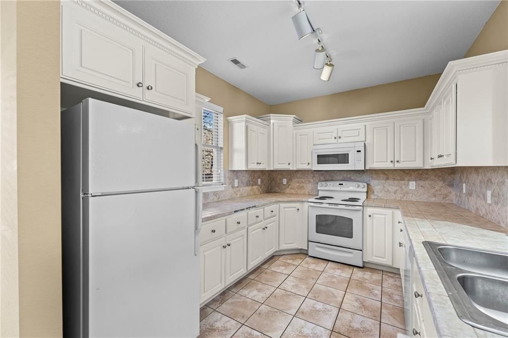 5245 Overland Drive — photo 10