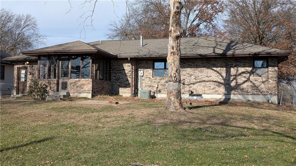 1408 Country Club Drive — photo 2
