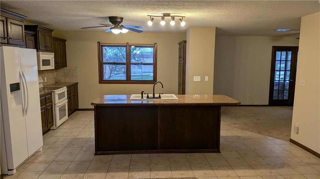 1408 Country Club Drive — photo 3
