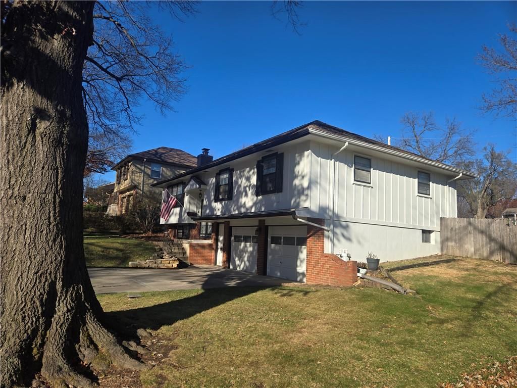 4212 E 105TH Terrace — photo 3