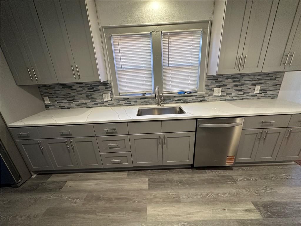 5414 Brooklyn Avenue — photo 37