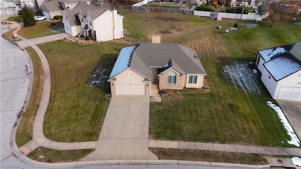 105 N Lakeshore Drive — photo 2