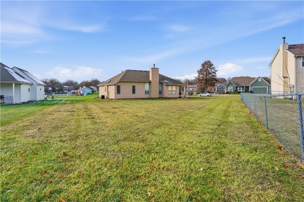 105 N Lakeshore Drive — photo 5
