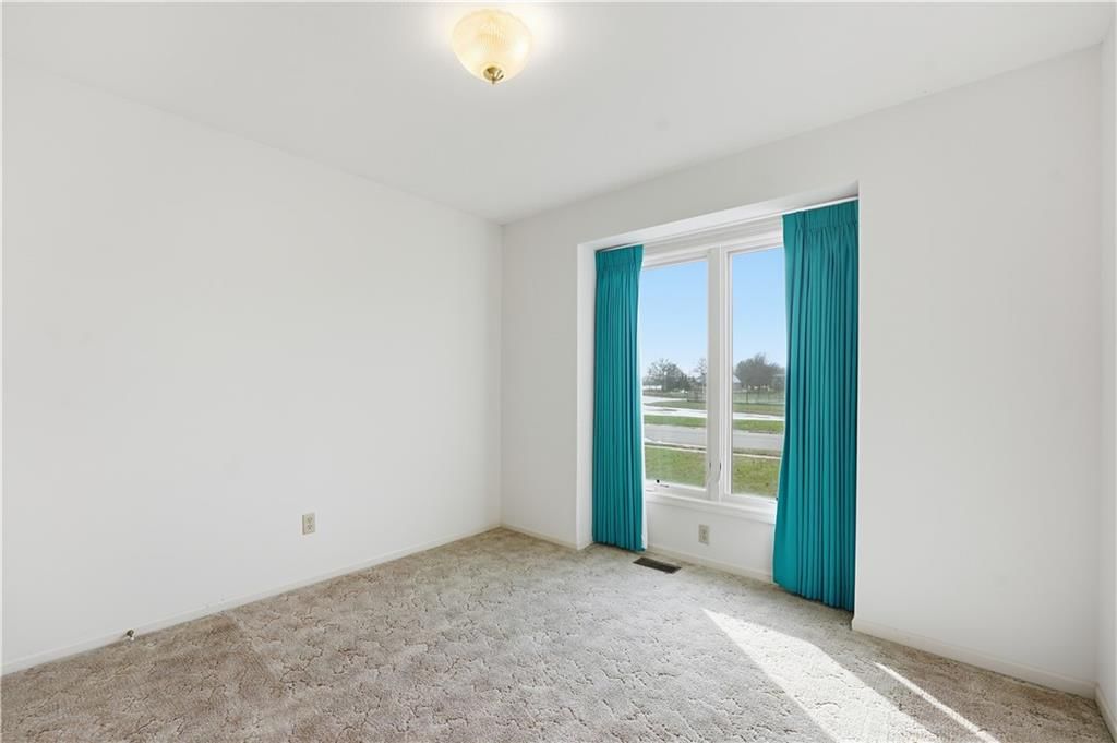 105 N Lakeshore Drive — photo 17