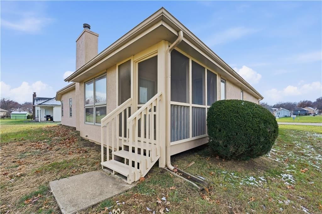 105 N Lakeshore Drive — photo 35