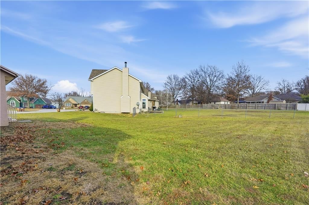105 N Lakeshore Drive — photo 37