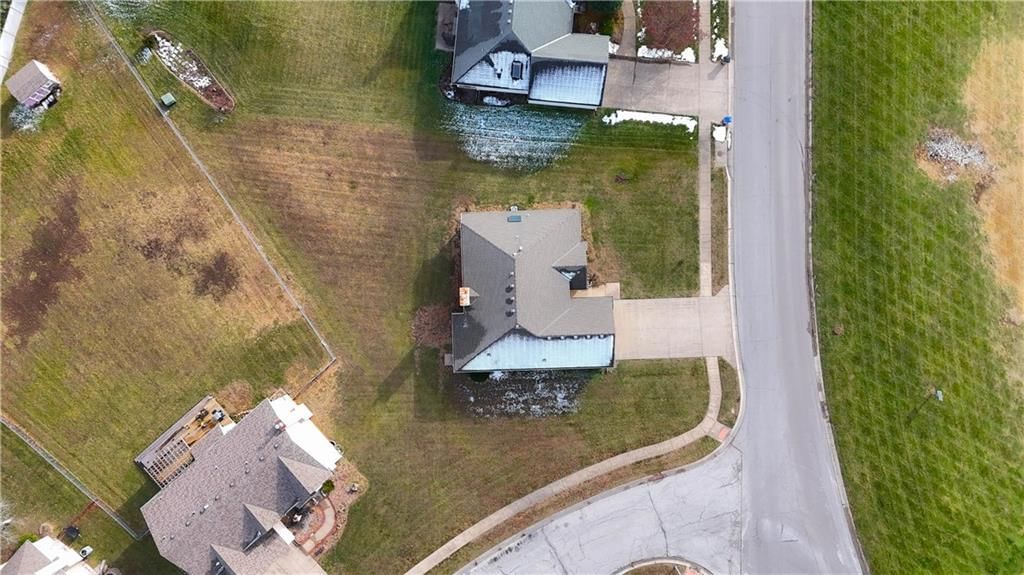 105 N Lakeshore Drive — photo 41