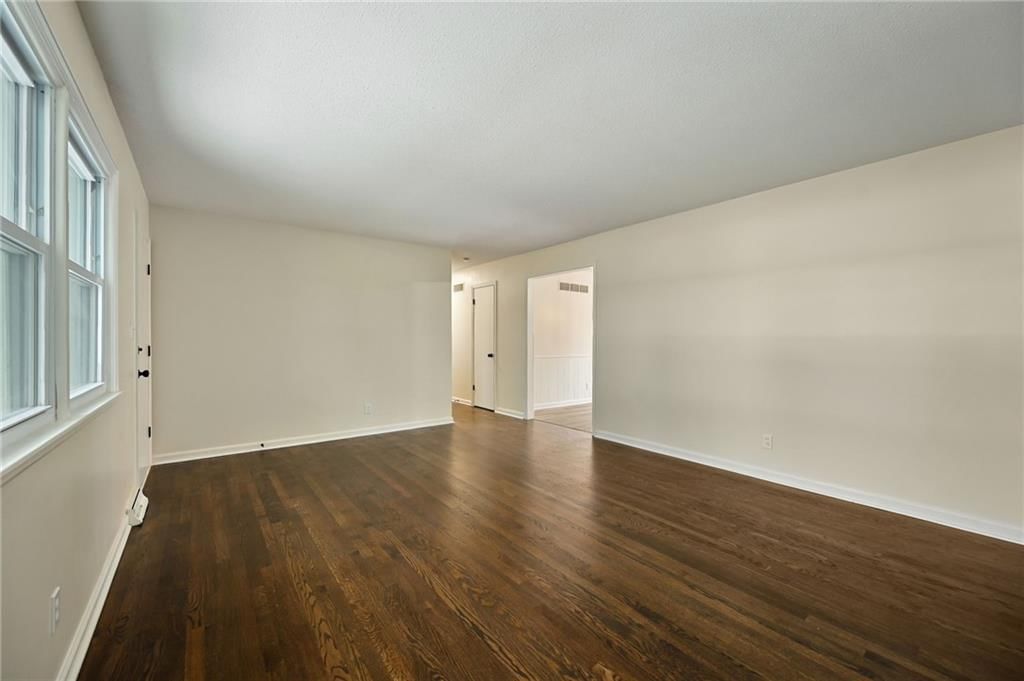 8001 Freeman Avenue — photo 5