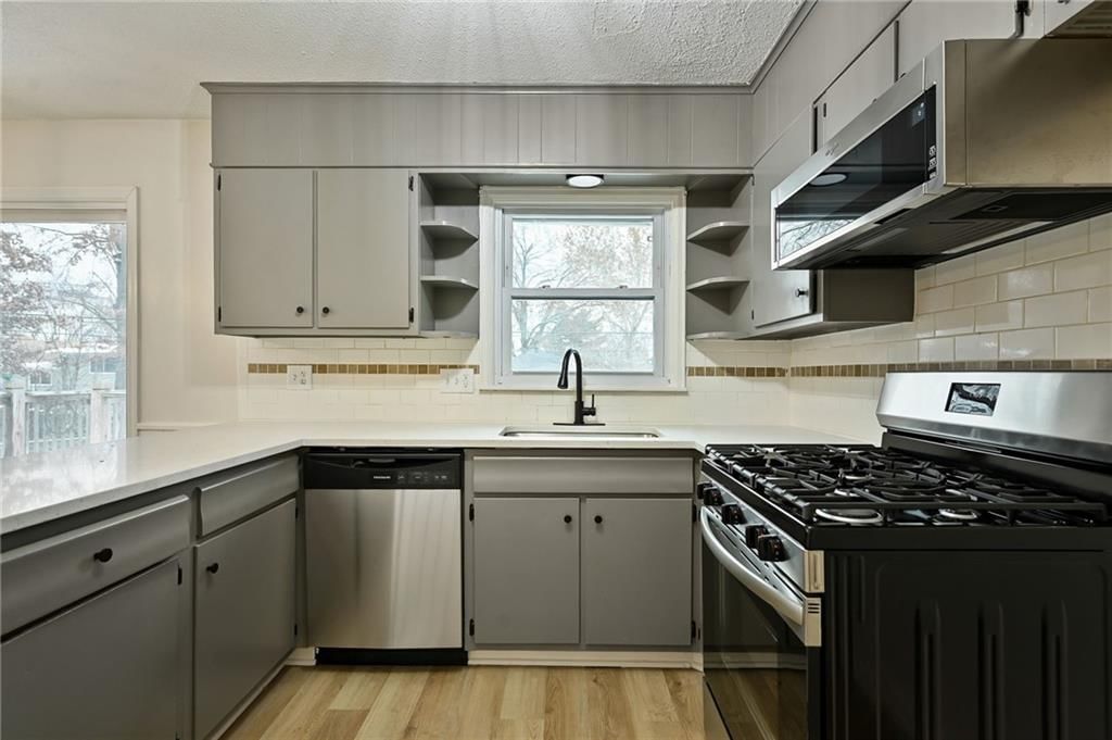 8001 Freeman Avenue — photo 6