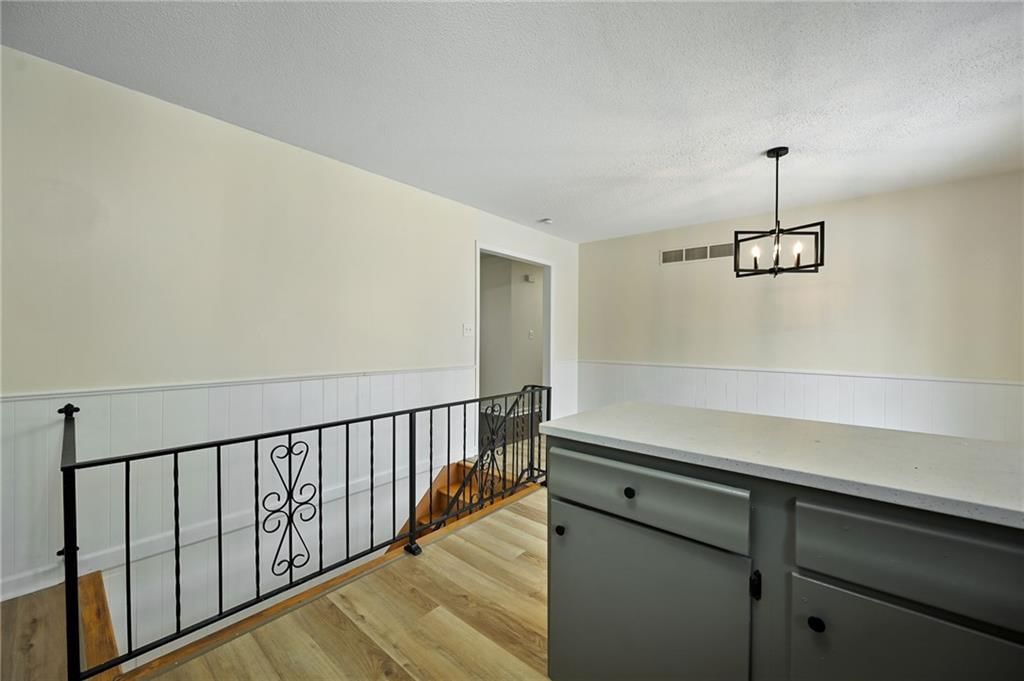 8001 Freeman Avenue — photo 8