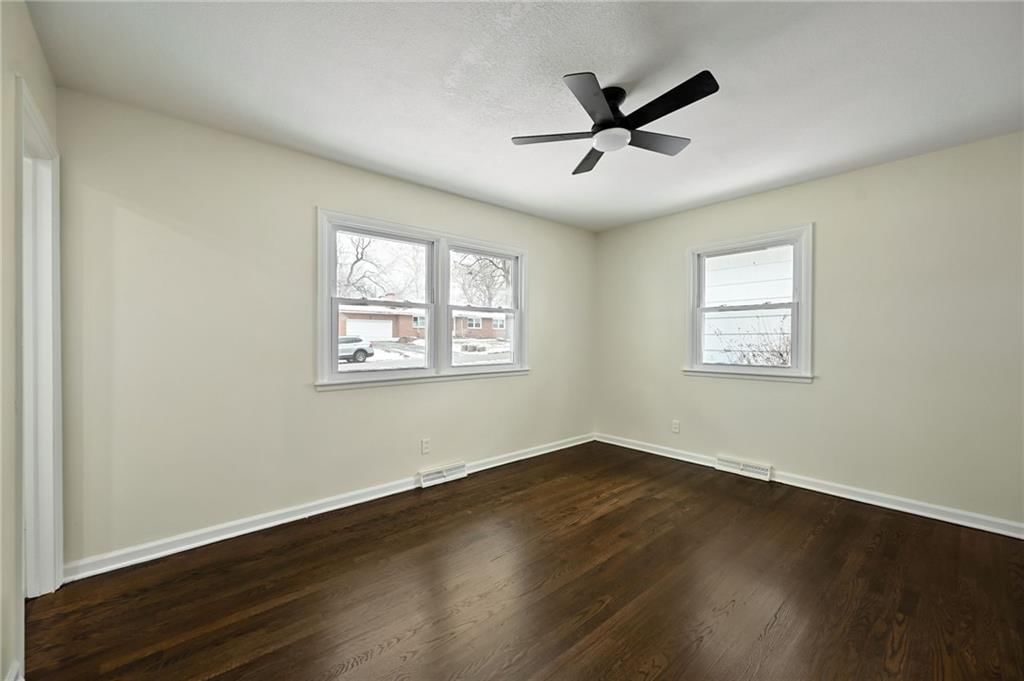 8001 Freeman Avenue — photo 12