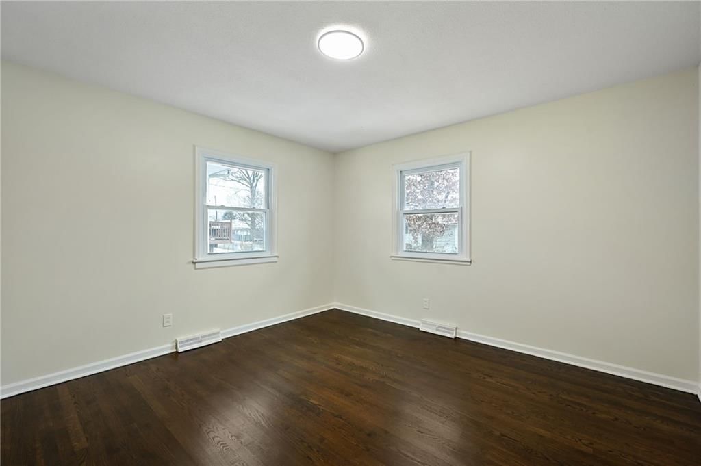 8001 Freeman Avenue — photo 14
