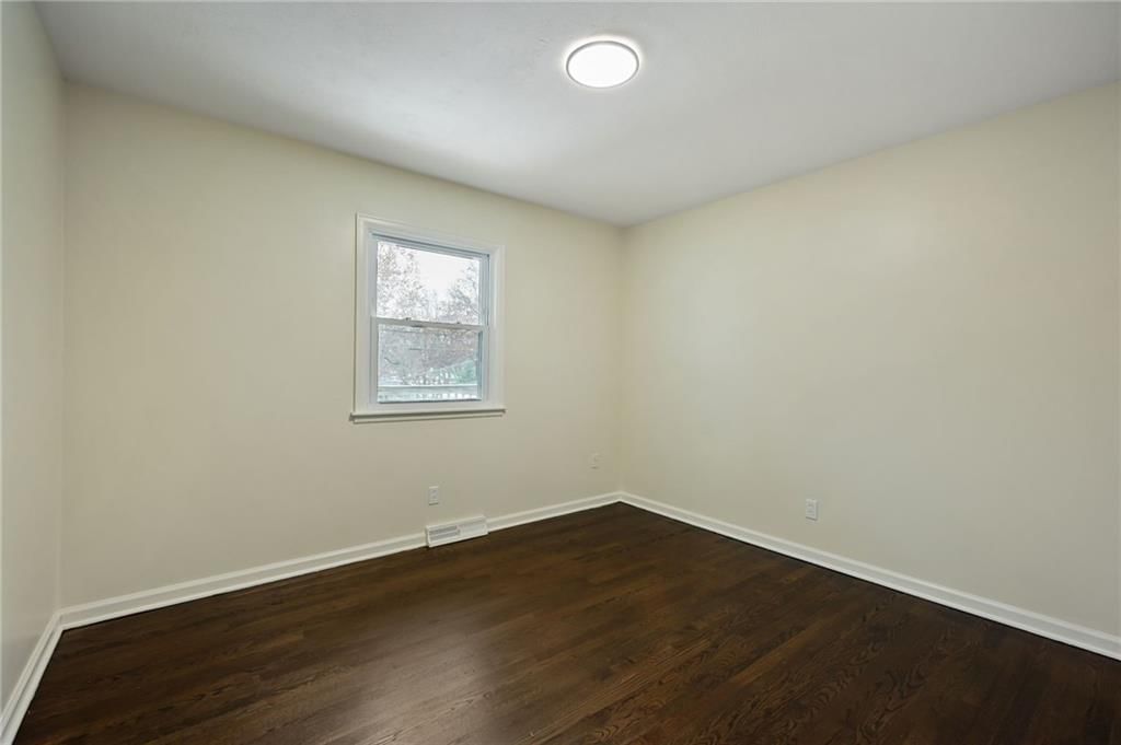 8001 Freeman Avenue — photo 16