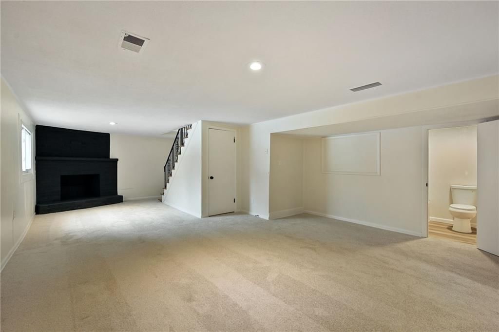 8001 Freeman Avenue — photo 17