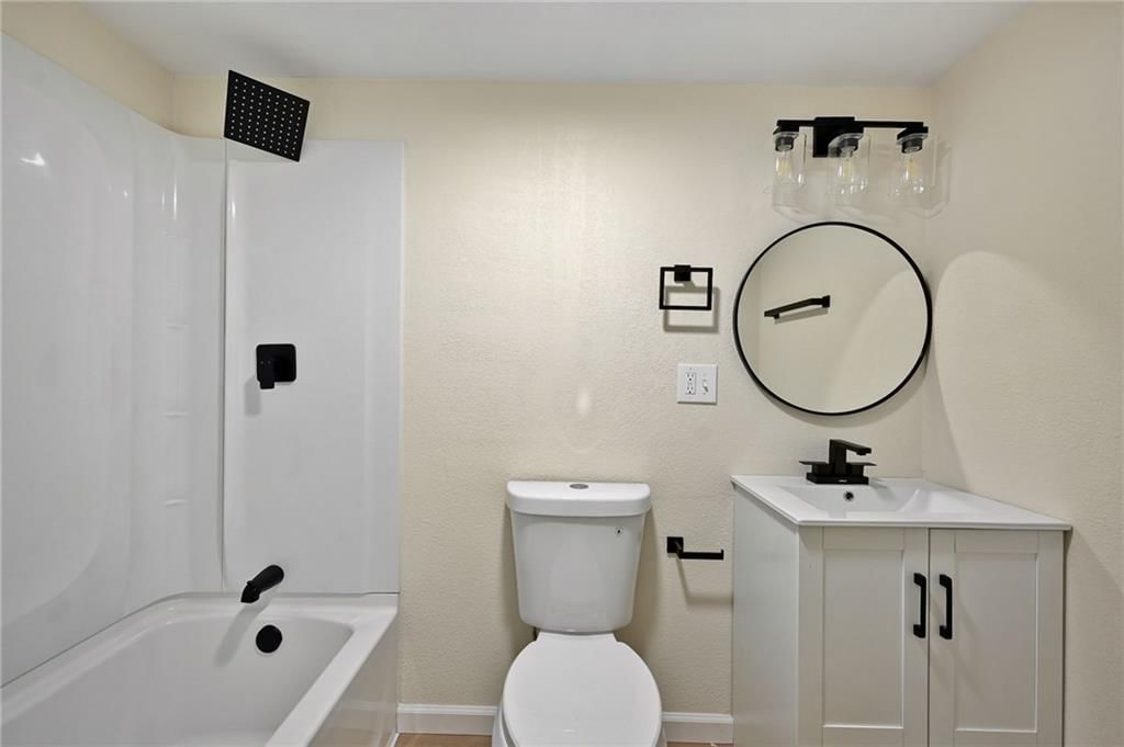 8001 Freeman Avenue — photo 19