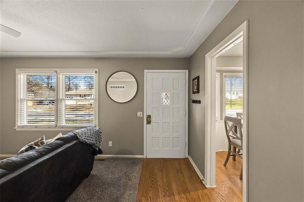 724 N Curtis Street — photo 4