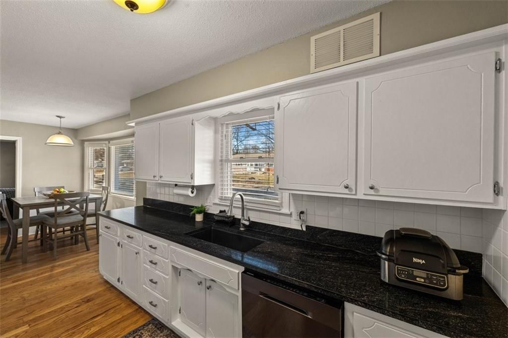 724 N Curtis Street — photo 11