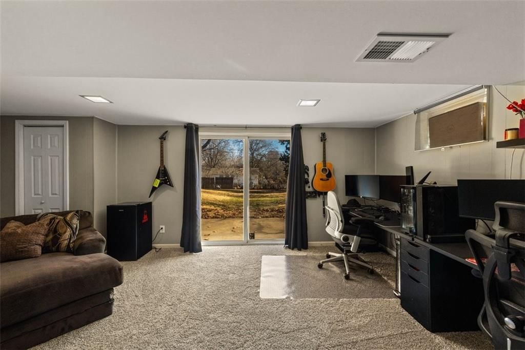 724 N Curtis Street — photo 44