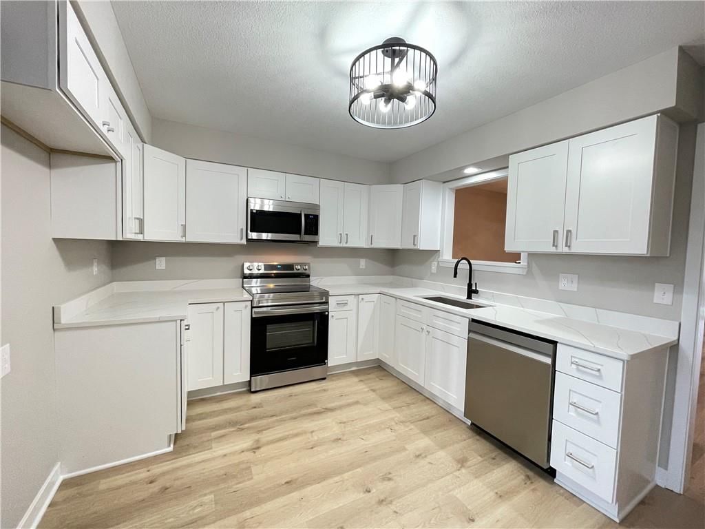 407 W 104th Street — photo 8