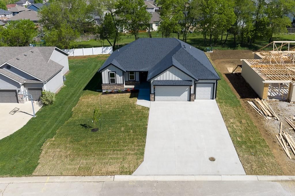 2703 Stone Creek Avenue — photo 27