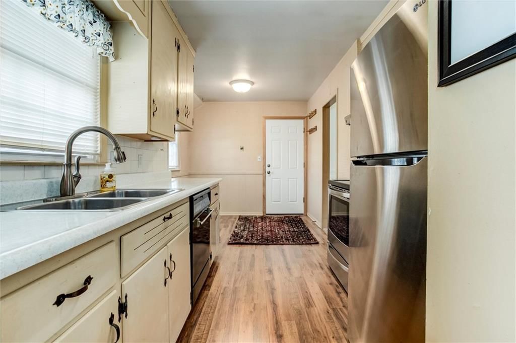 8819 W 88th Street — photo 5